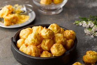 Qu'ils sont choux, ces petits choux au fromage. On n'en ferait qu'une bouchée!